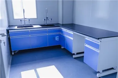 Mese și scaune de laborator